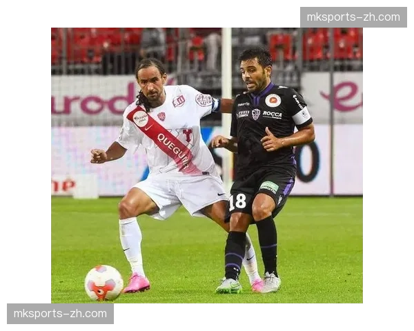 战术复盘：解析布雷斯特五后卫体系如何零封里尔