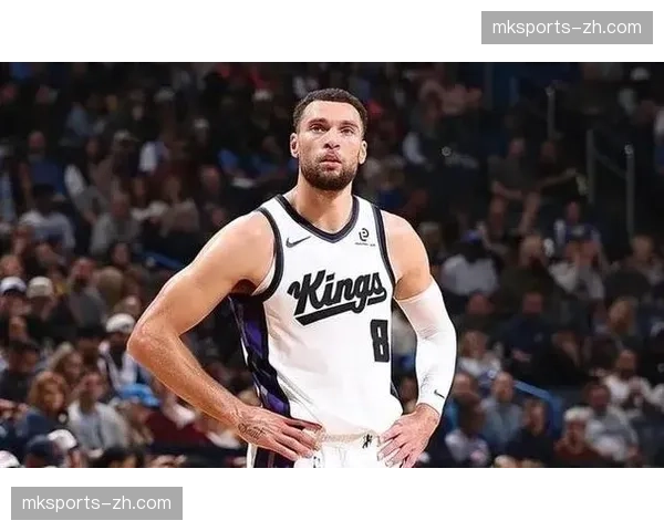 公牛官方宣布，扎克·拉文成功接受膝盖关节镜手术，赛季报销